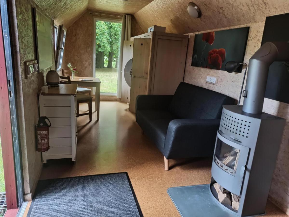 Schaeferwagen Auf Dem Biogut-Saalkow Hotel Gustow  ภายนอก รูปภาพ